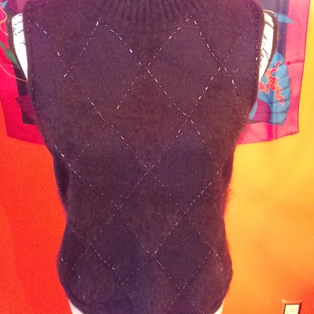 Sweater - Picture 2 of 4